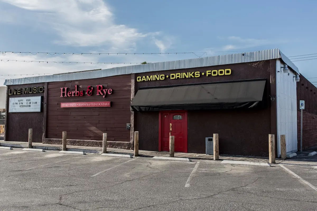 Best Food Deals During Vegas Happy Hours: Actually Eating, Not Just Drinking